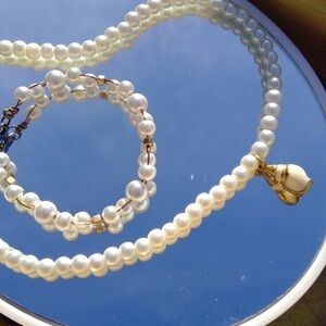 Pearl necklace and bracelet bundle